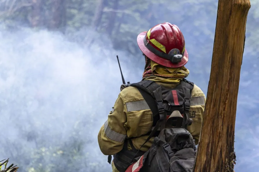 El acusado “arrojó una botella con líquido verdoso inflamable”. (Foto: Euge Neme)