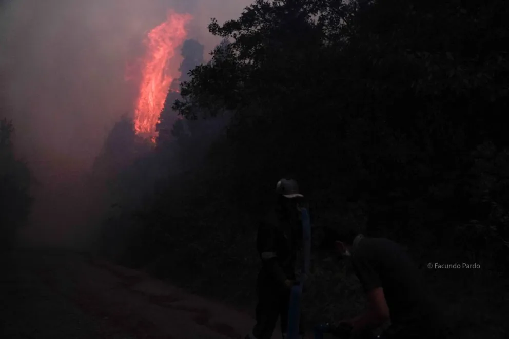 El fuego, una amenaza que no cesa (foto: Facundo Pardo).