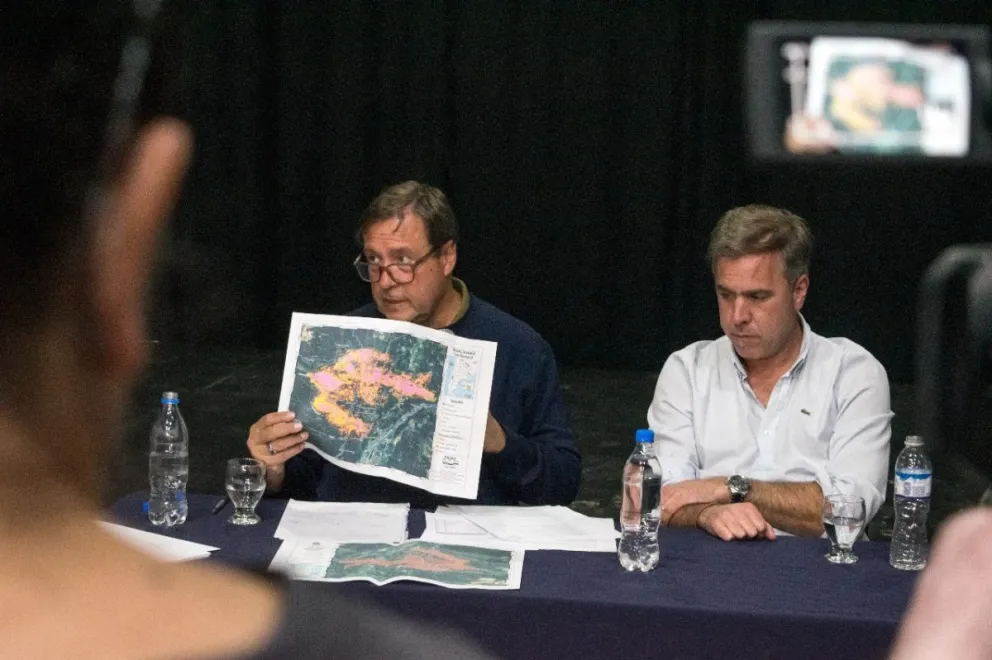 Weretilneck brindó detalles del daño del paso del fuego junto al intendente de El Bolsón, Bruno Pogliano 