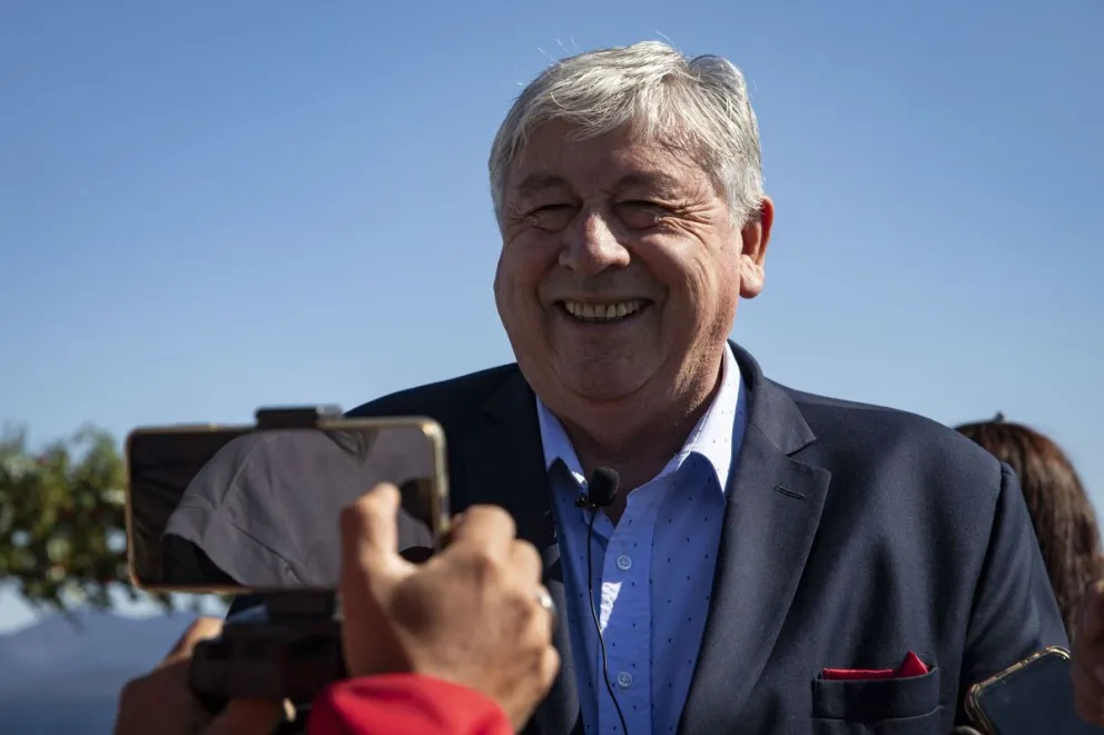 El jefe comunal presenció las bodas en el Dia de los Enamorados.