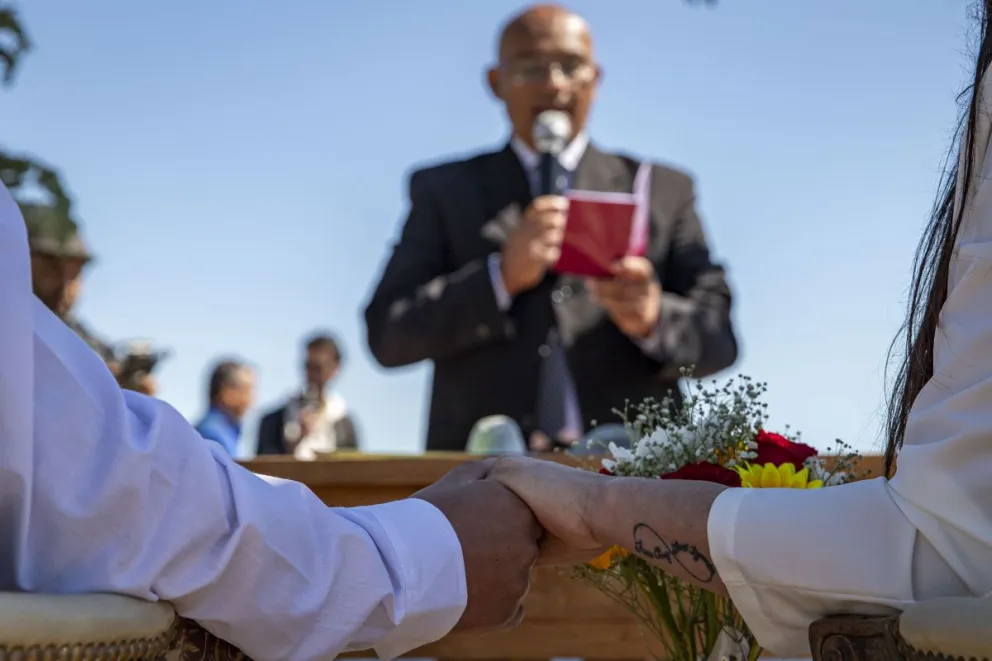 Desde el viernes , el novio podrá besar a la novia en en el Centro Cívico con los casamientos en Sala de Prensa. Foto de archivo: Eugenia Neme