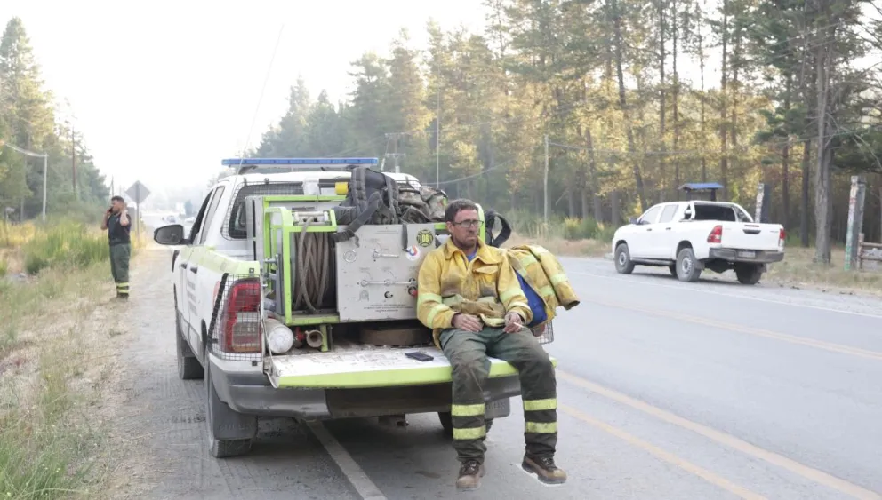 Siguen los intensos trabajos para aplacar por completo las llamas.