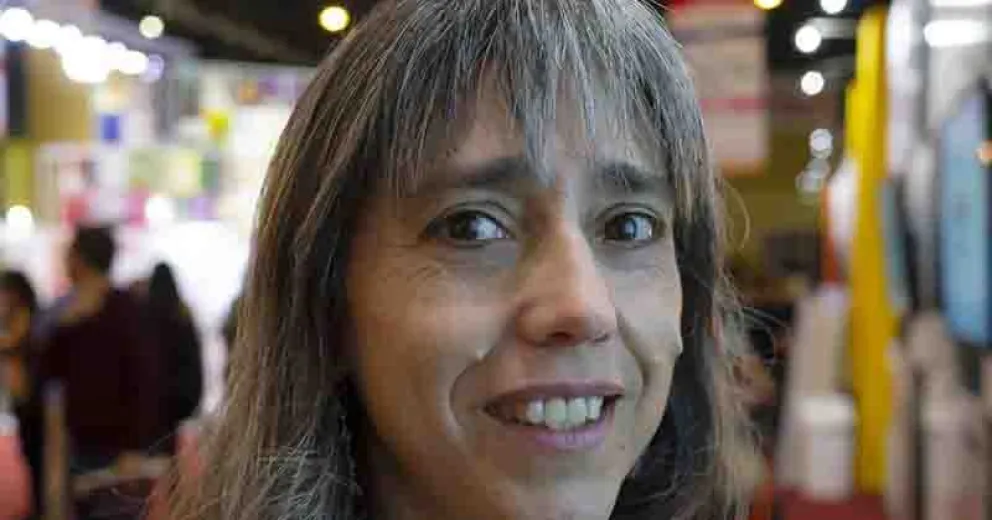 Adriana Serquis es  licenciada en Física en la Universidad de Buenos Aires en 1993, hizo su doctorado en el Instituto Balseiro.