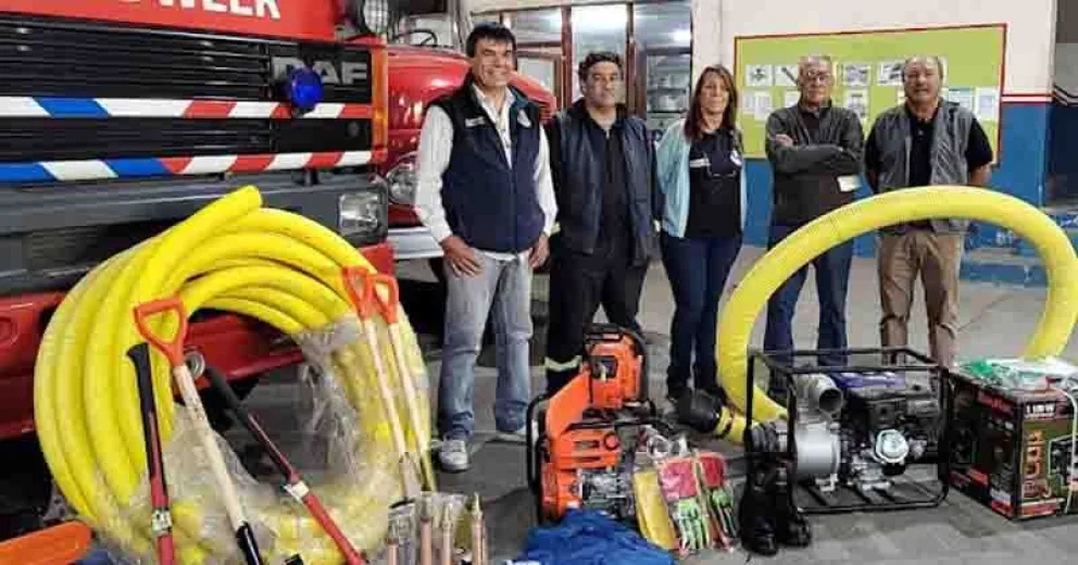 Además recibieron elementos que son fundamentales para su trabajo. Foto gentileza Noticias Del Bolsón.