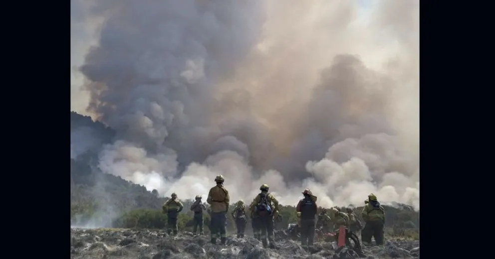 Un diálogo con el fuego que no da respiro.