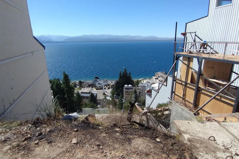 Las sirenas alarmaron a los vecinos del centro ante un principio de incendio (fotos: Facundo Pardo)