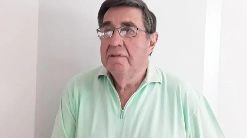 Vivir para contarlo: sobrevivió y, para curar el dolor de la pérdida de sus amigos, escribió un libro.