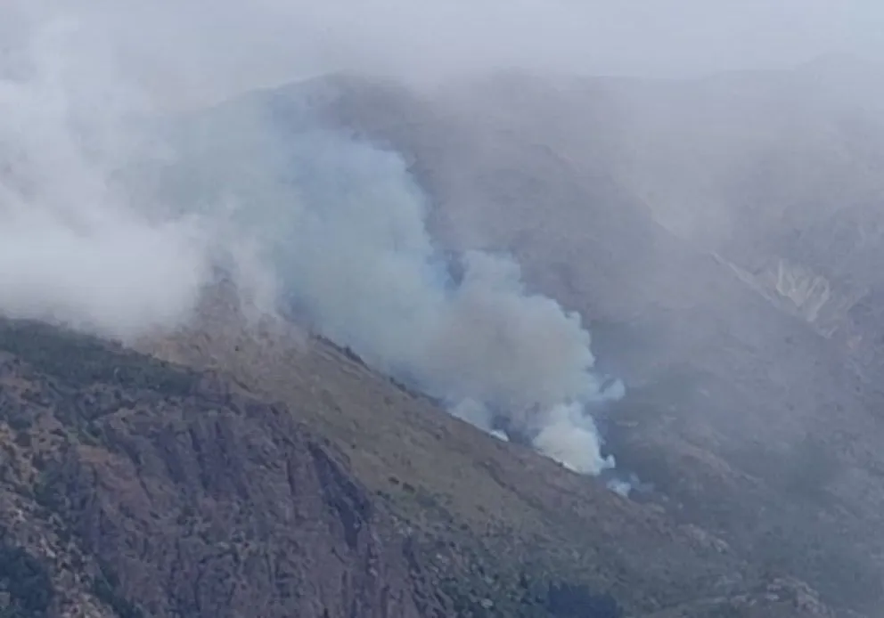 Un nuevo incendio forestal preocupa a la región, esta vez, se dio a pocos km de Bariloche