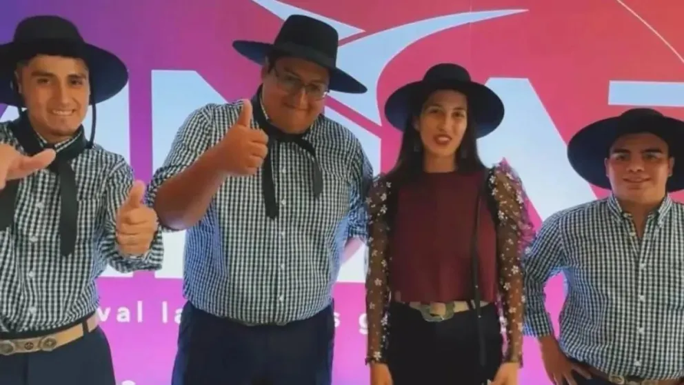 Podes votarla para que gane. 