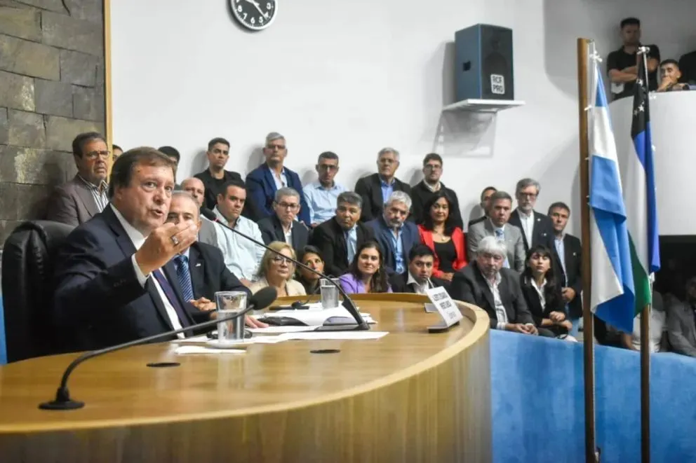 Alberto Weretilneck en inicio de sesión legislativa.