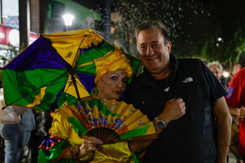 El funcionario, se acerdó al desfile y además de la presencia de turistasm destacó la alta concurrencia de vecinos (foto; Eugenia Neme)