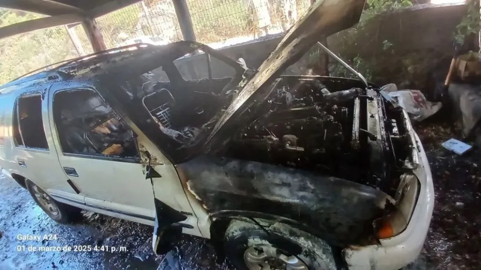 Los graves daños que sufrió el vehículo. 