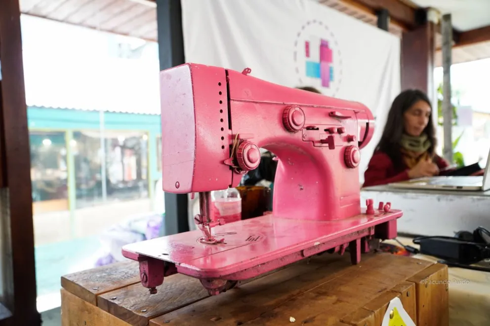 Uniendo Tramas, el colectivo textil que teje colaboración, porque, según afirman las emprendedoras, "la salida siempre es colectiva" (foto: Facundo Pardo).