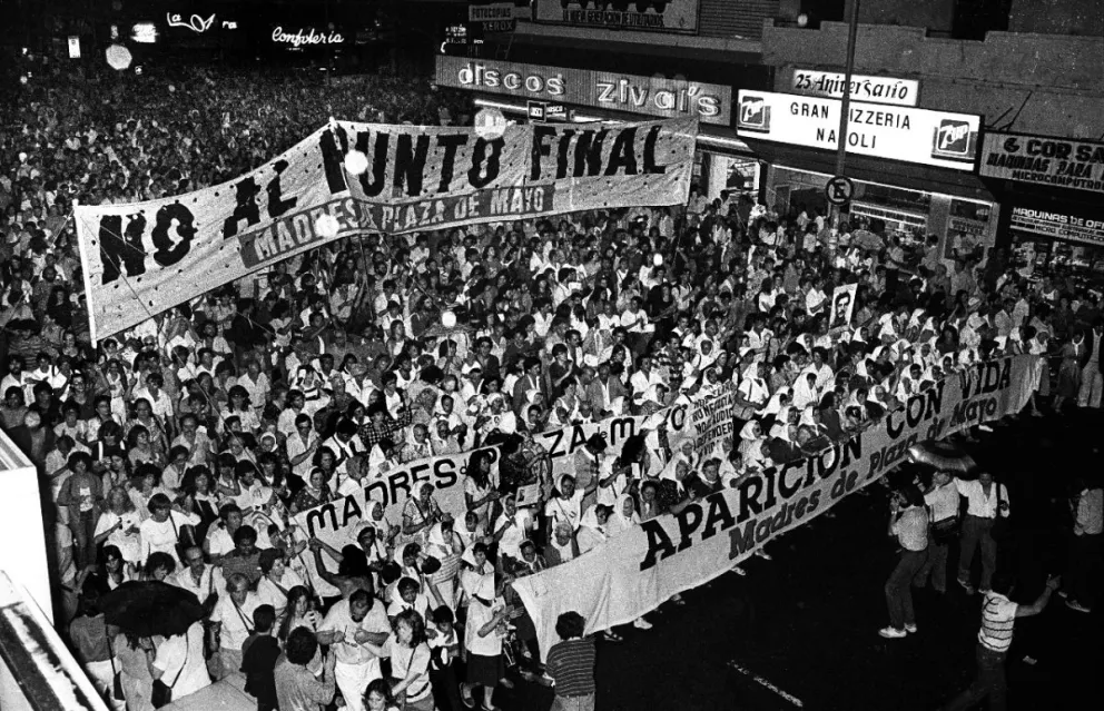 Marcha contra la Ley de Punto Final.