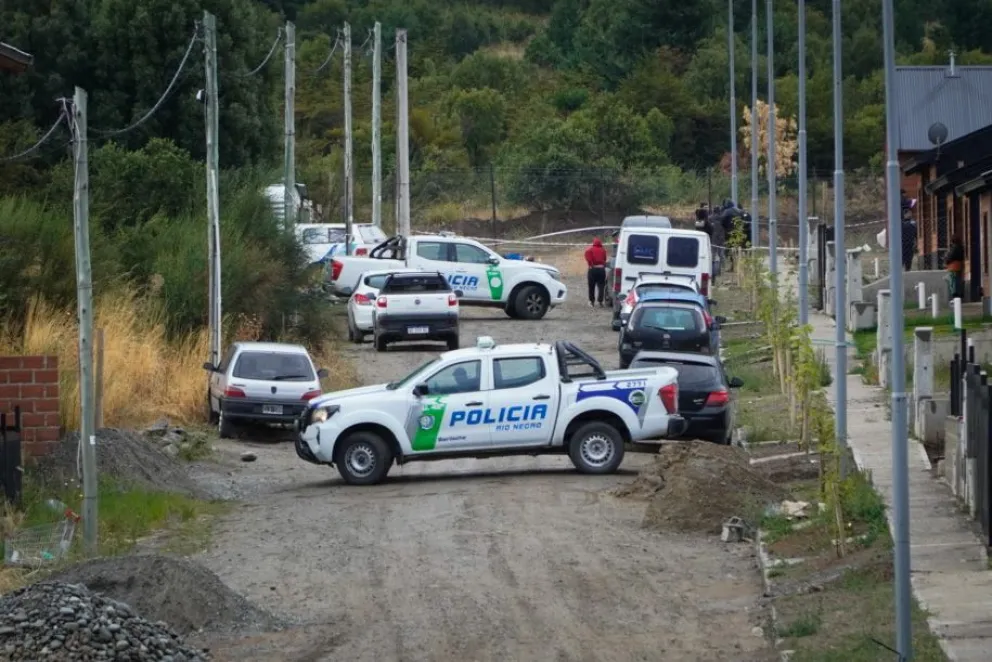 El operativo en el lugar del hecho, ayer por la tarde. (Foto: Facundo Pardo)