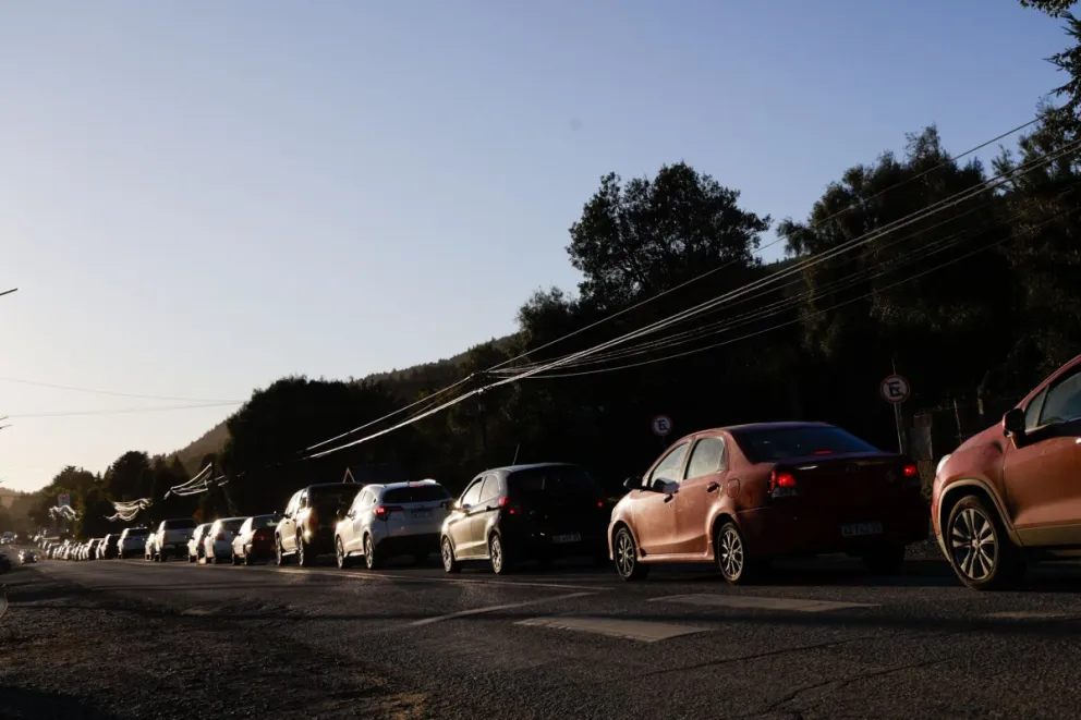La vuelta a las clases provocó demoras en el tránsito / Fotos Euge Neme 