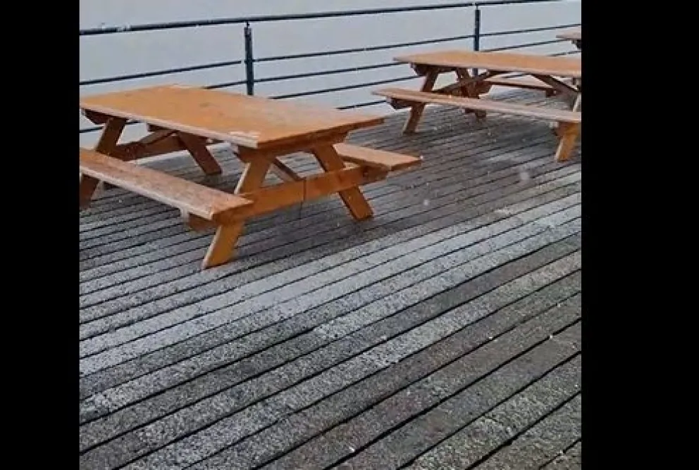 La nieve sorprendió a más de uno en cerro Catedral. 