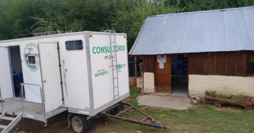 El espacio de atención de salud estará ubicado a 100 metros del edificio educativo.