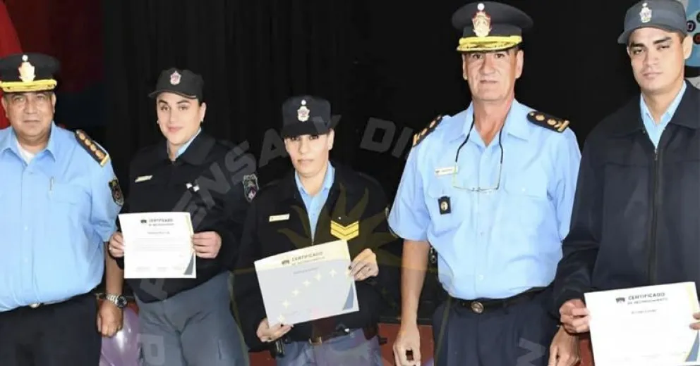 Los uniformados que recibieron la mención por su actuación ante la emergencia.