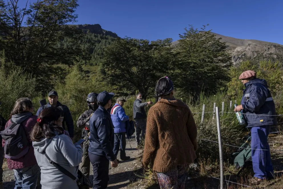 El 11 de marzo se procedió al retiro de la tranquera para el ingreso al predio de Friedrich (foto: Eugenia Neme) 