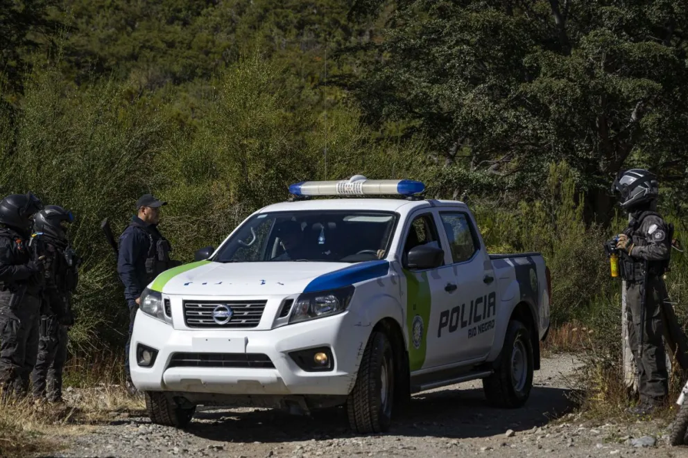 El martes, se realizó el operativo para retirar la tranquera y dejar el paso a Emilio Friedrich (foto: Eugenia Neme) 