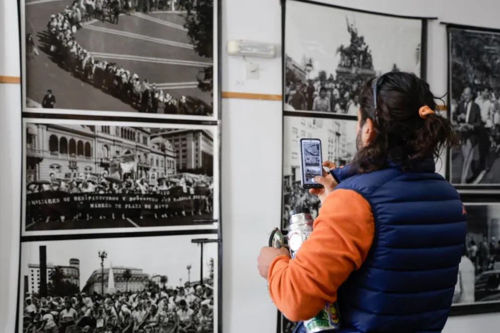 Mirar la historia, una forma de no olvidar (fotos: Eugenia Neme).