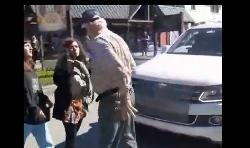 El tenso momento que se vivió en la vía pública.