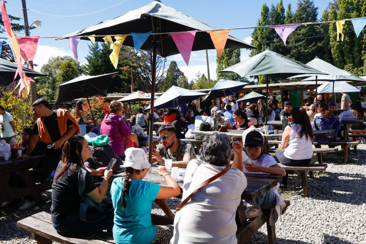 Comenzó la Fiesta Nacional del Curanto de Colonia Suiza: un festín de sabores y cultura en la Patagonia