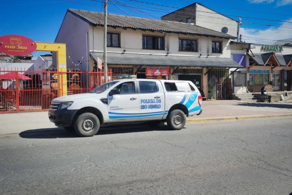 Habrían ingresado al local a través de un boquete (fotos: Facundo Pardo)