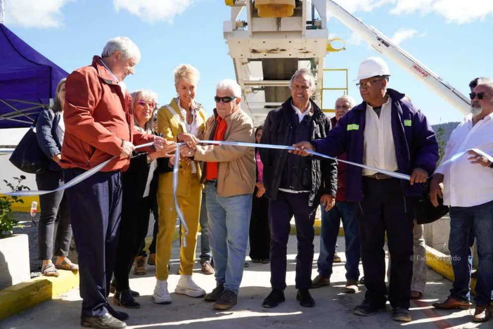 Momento del corte de cinta. Foto de Facundo Pardo.