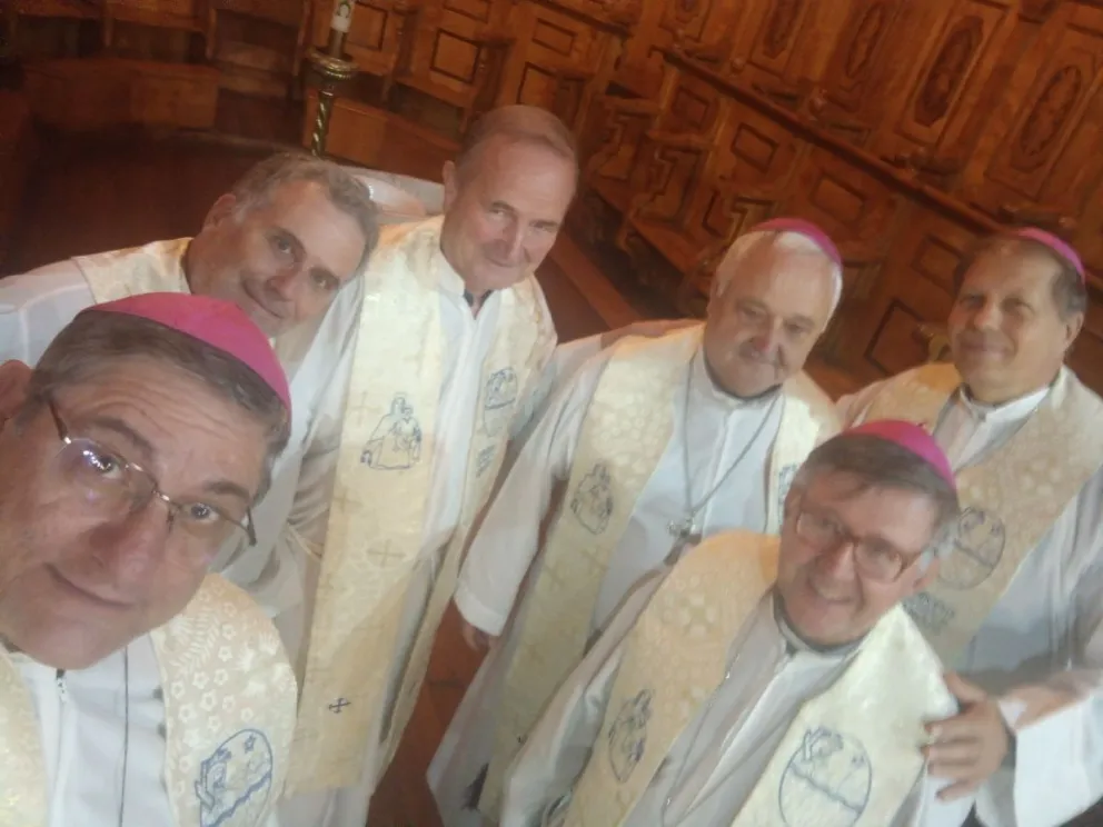 Algunos de los obispos que están participando del encuentro.