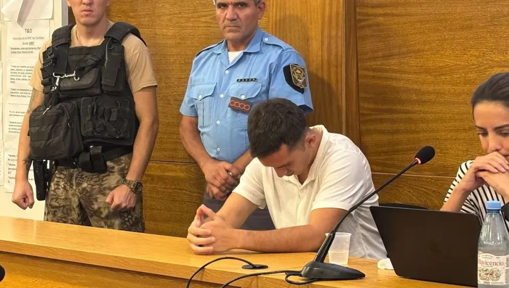 Durante toda la proyección, Néstor Soto se mostró tranquilo y mirando las imágenes / Foto Gentileza eldoce.tv