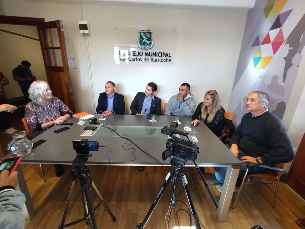 Acto de presentación con concejales y los hijos del querido "Beto" Icare (fotos: Facundo Pardo) 