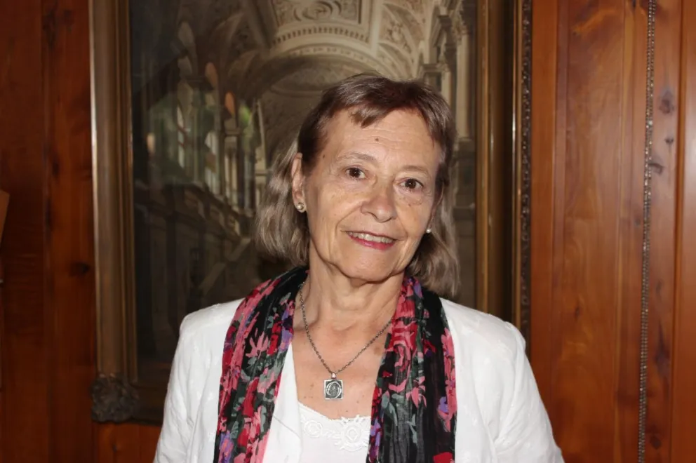 Ana María de Mena brindó una charla sobre Julieta Lanteri, pionera del feminismo en la Argentina (foto gentileza de Noelia López).