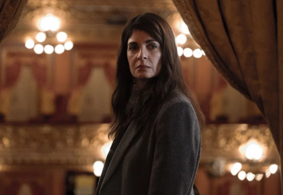 Soledad Villamil es la arriesgada periodista Ema Garay. Foto: Cleo Bouza / Netflix.