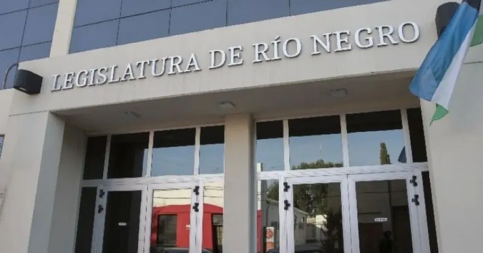 Las provincias de  Salta, Jujuy, Mendoza, Santa Cruz y  la Ciudad Autónoma de Buenos Aires (CABA) han implementado normativas de carácter similar.