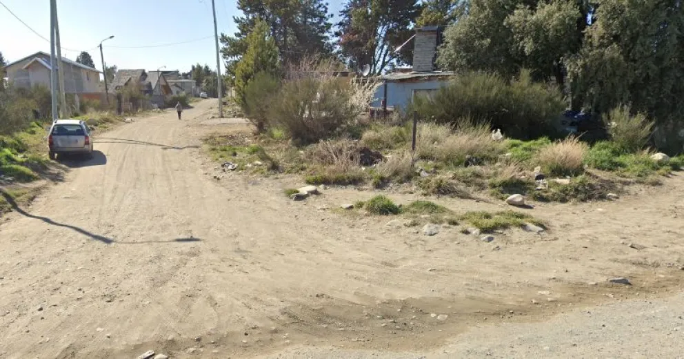 Uno de los accesos al barrio en la zona sureste de Bariloche, (foto archivo: Facundo Pardo)