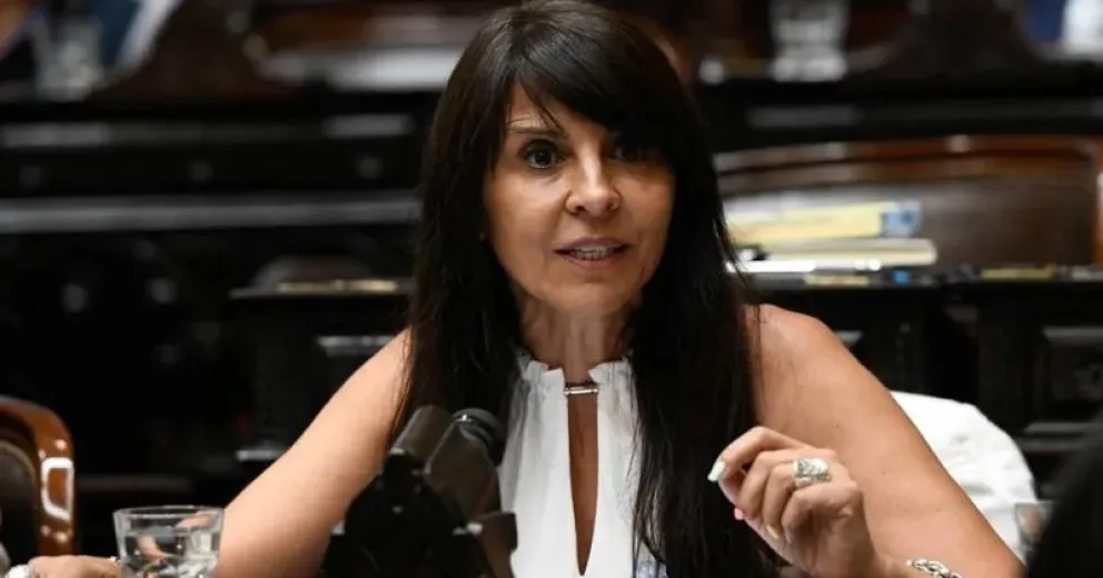La diputada Lorena Villaverde volvió a recibir una demanda colectiva por venta de terrenos.