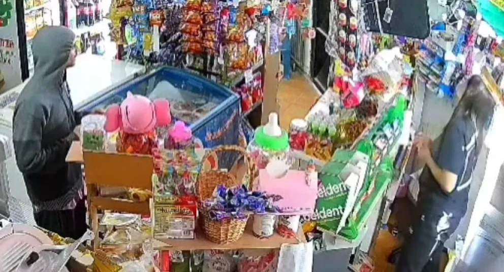 En las redes, trascendieron las identidades de los asaltantes y también sus abultados antecedentes policiales. 