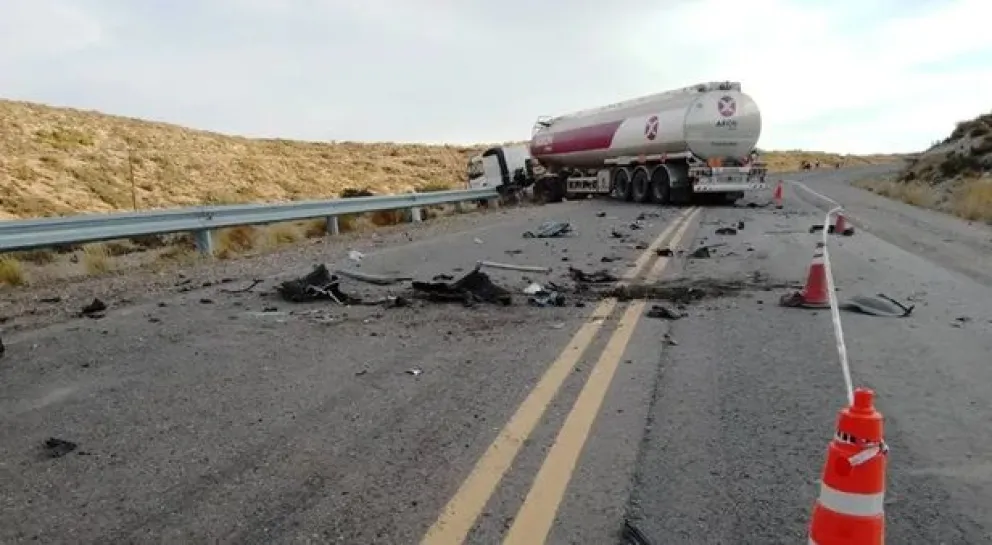 Hernán Alberto Kochan falleció a bordo de la Renault Duster. (Foto: bomberos Piedra del Águila)
