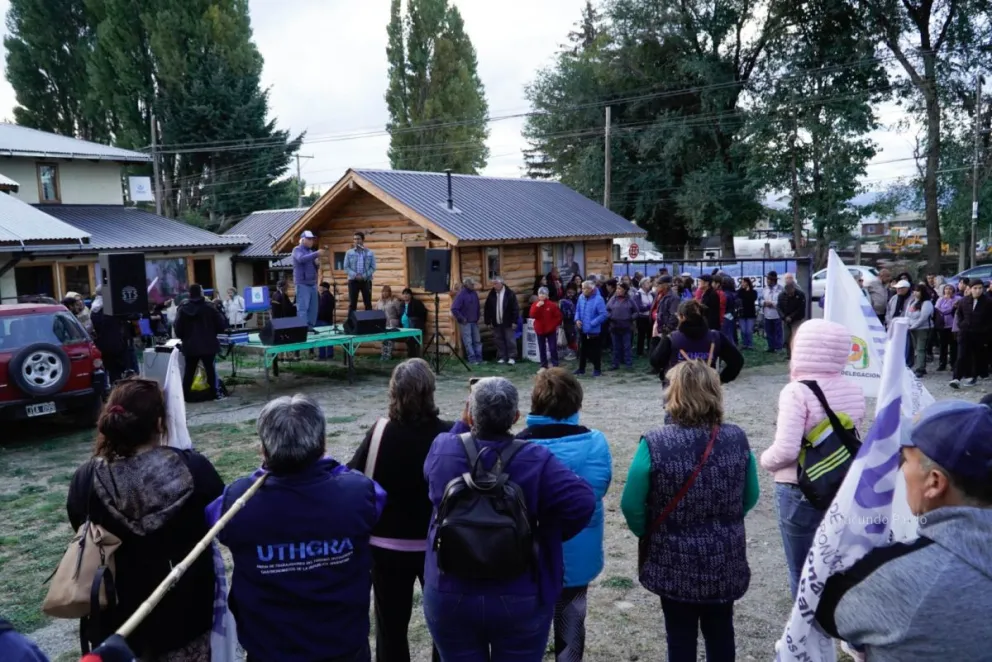 Referentes tomaron el micrófono para apoyar la causa. (Fotos: Facundo Pardo)