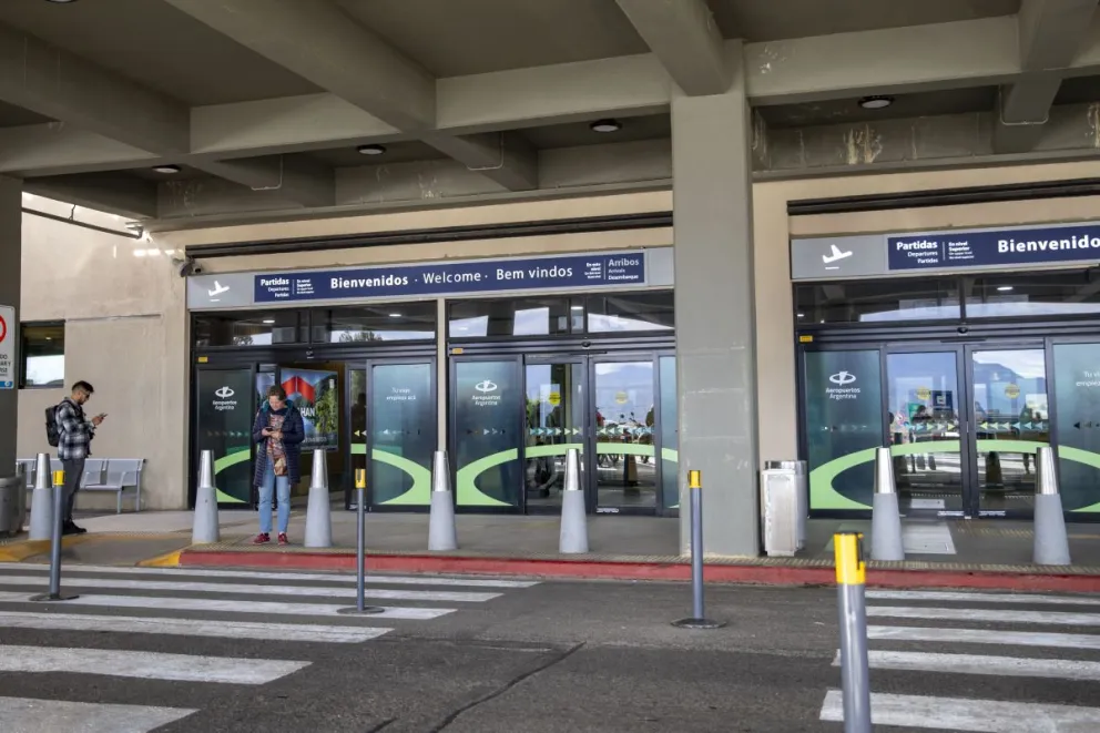 El juez consideró que, una vez superadas las restricciones que impedían viajar, la empresa debía procurar una fecha alternativa. Foto archivo.