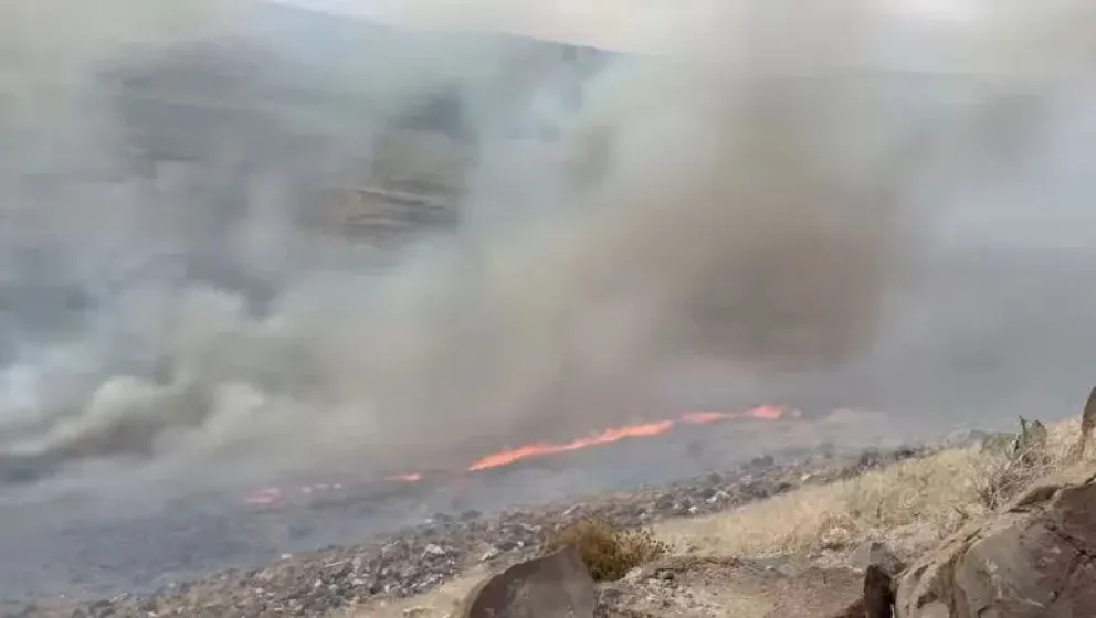 Un incendio que preocupa a los vecinos del lugar. 