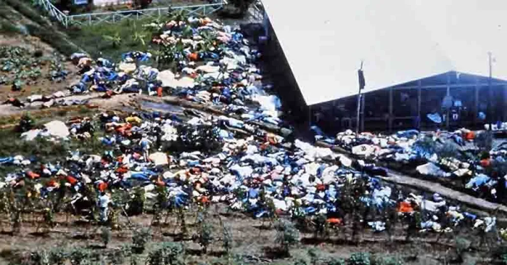 Son muchas las personas que con promesas de una vida diferente, de poderes sobrenaturales o diversas tentaciones,  regidos por un líder se incorporan a una secta.