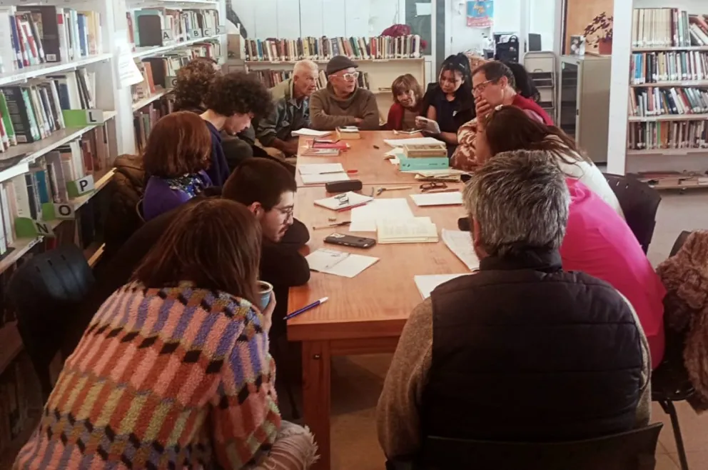 La Mantita vuelve a desplegarse en la Biblioteca del hospital público.