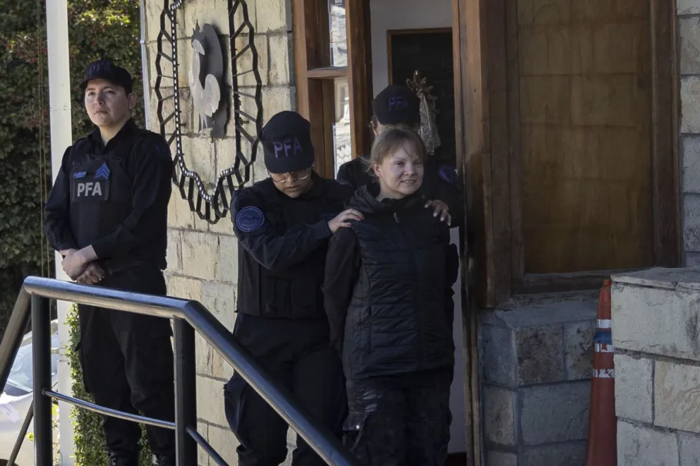 Dos de las 13 personas detenidas se encontraban en la Federal, cuatro en Gendarmería y dos en el aeropuerto (fotos: Facundo Pardo y Eugenia Neme) 