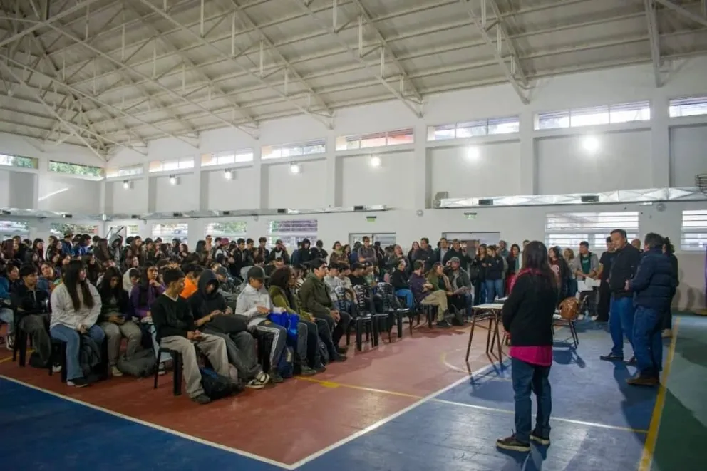 Realziaron una reunión informativa en el SUM de la ESRN 37 y 46