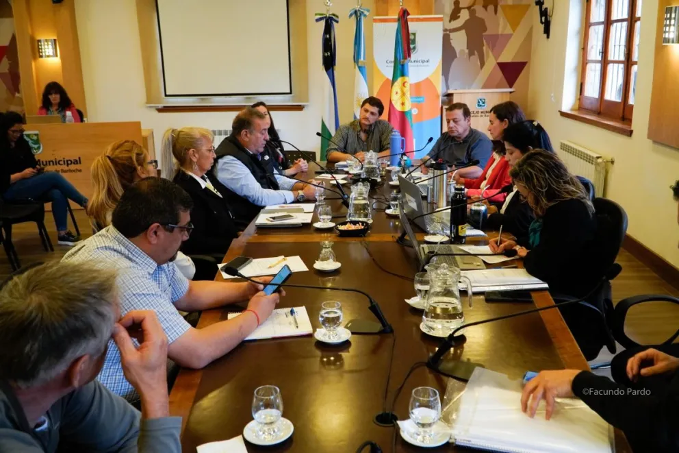 "Clima caliente" en la comisión de turismo con la presencia de Sergio Herrero (foto: Facundo Pardo) 