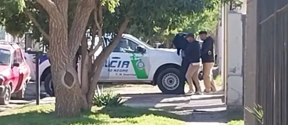 El policía fue demorado mientras estaba en su lugar de trabajo y con el uniforme puesto. Foto ( Somos El Valle)