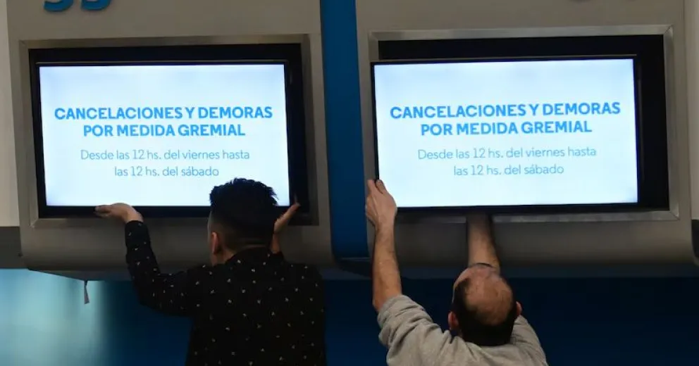 Otras aerolíneas privadas y las lowcost, como Flybondi o JetSmart, aún no se pronunciaron oficialmente respecto a las modificaciones en sus cronogramas.